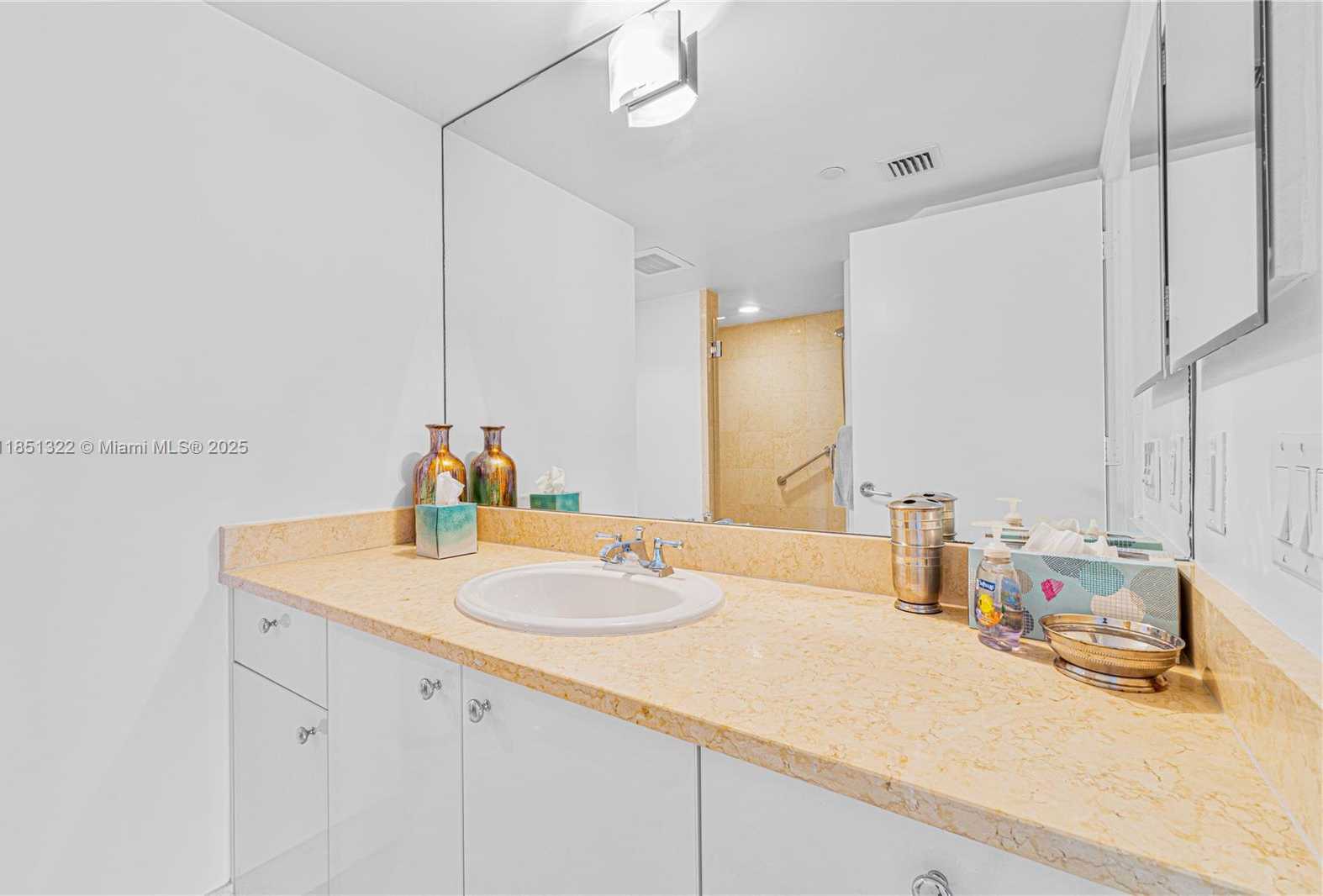 Small Image of 20000 EAST COUNTRY CLUB DR #1114, Aventura Number 19
