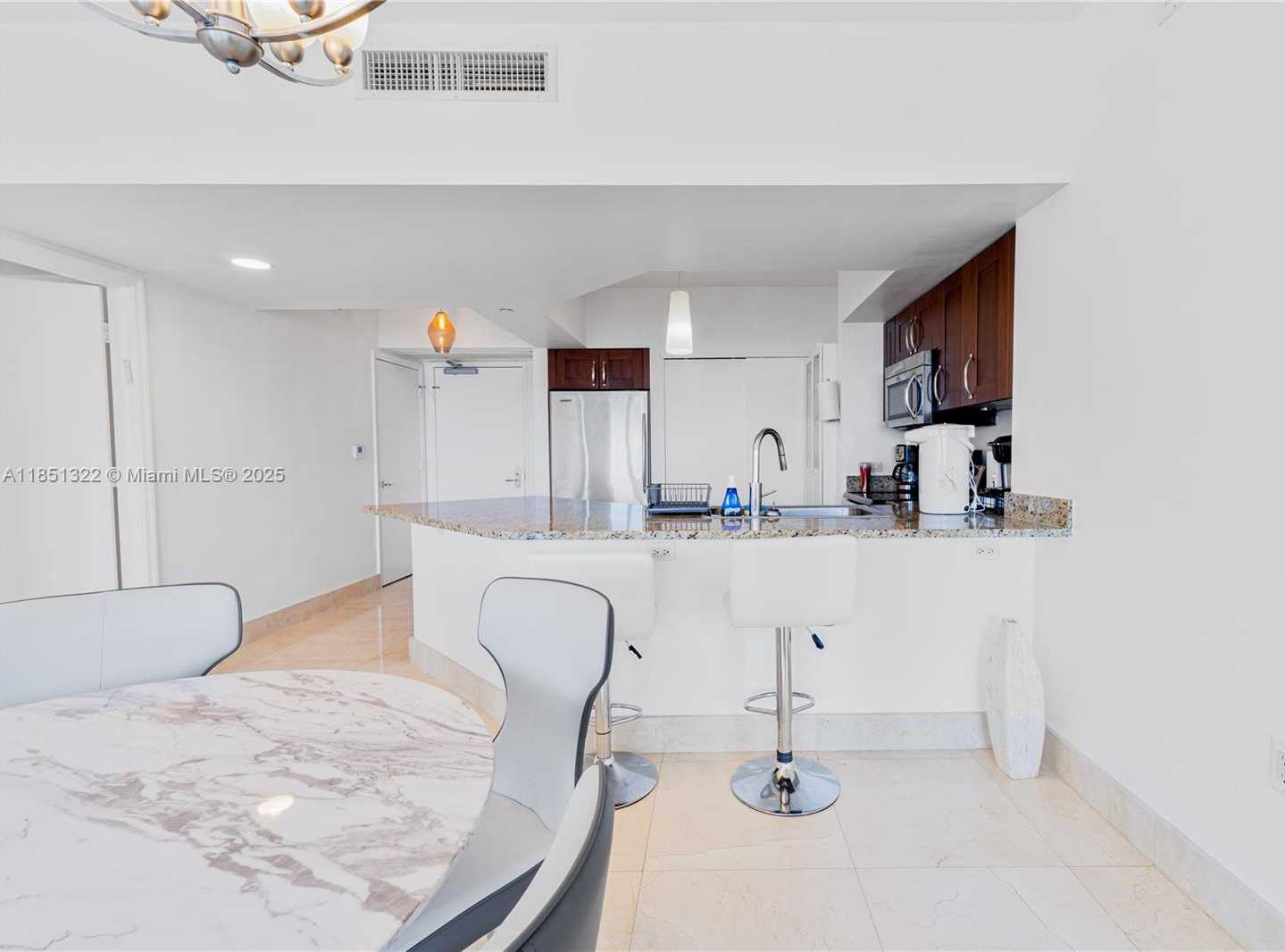 Small Image of 20000 EAST COUNTRY CLUB DR #1114, Aventura Number 4