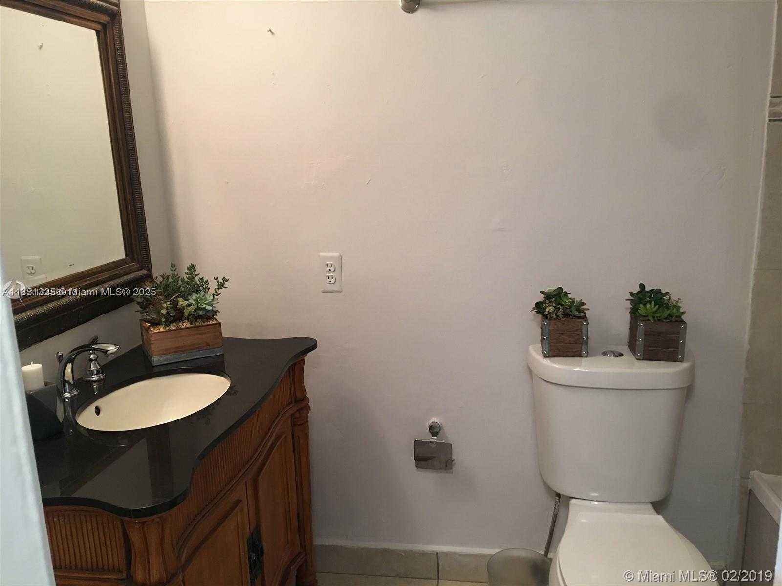 Small Image of 1801 SOUTH TREASURE DR #124, North Bay Village Number 9