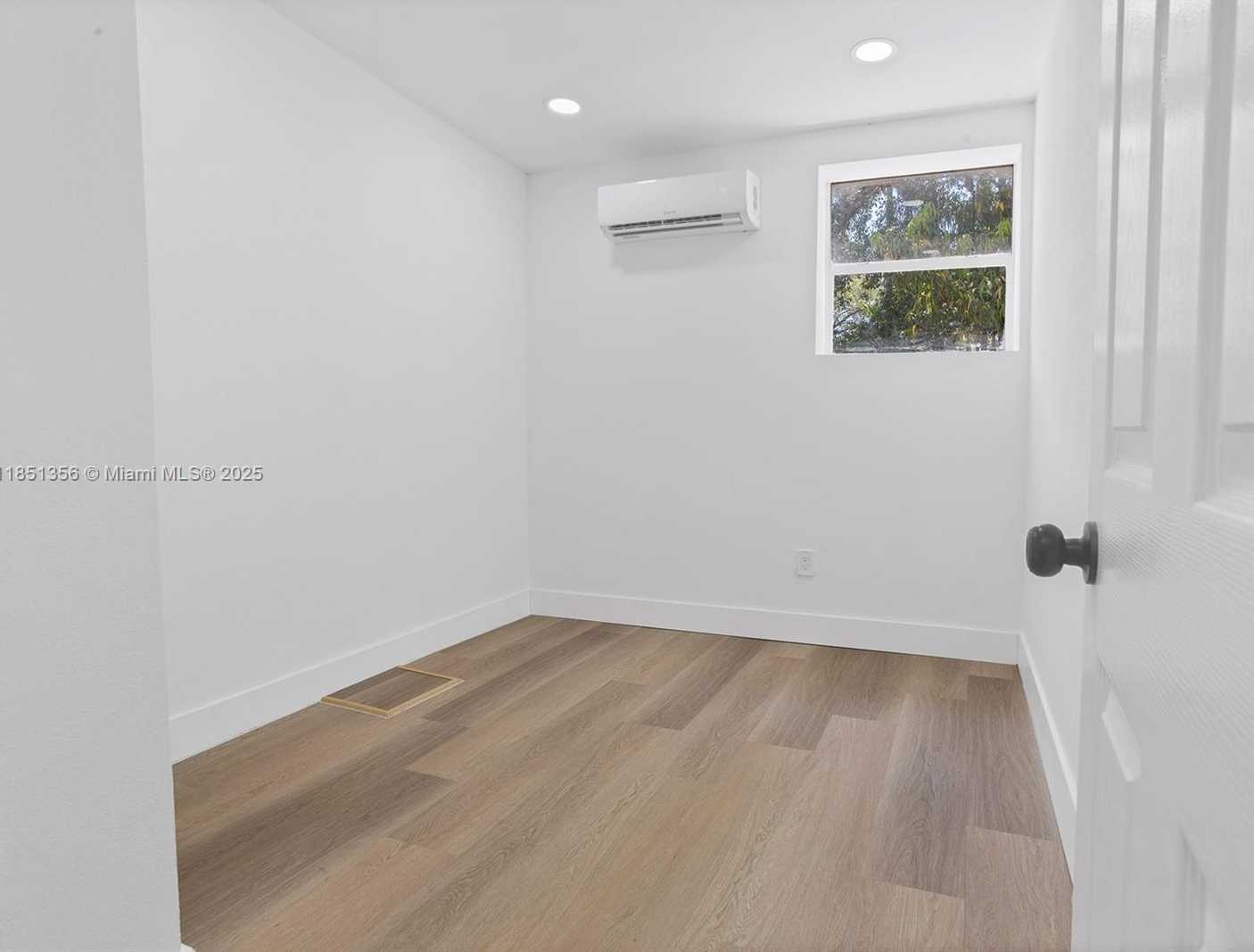 Small Image of 1528 NORTH EAST 145TH ST #B, Miami Number 16