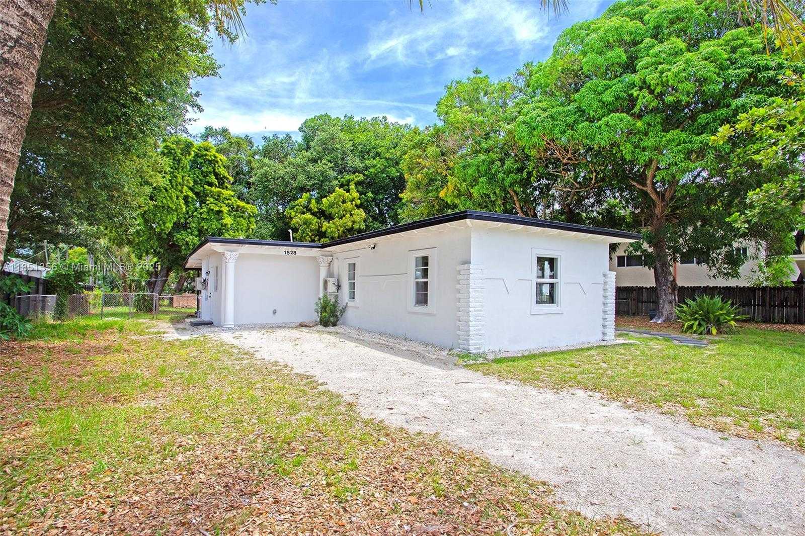 Small Image of 1528 NORTH EAST 145TH ST #B, Miami Number 2