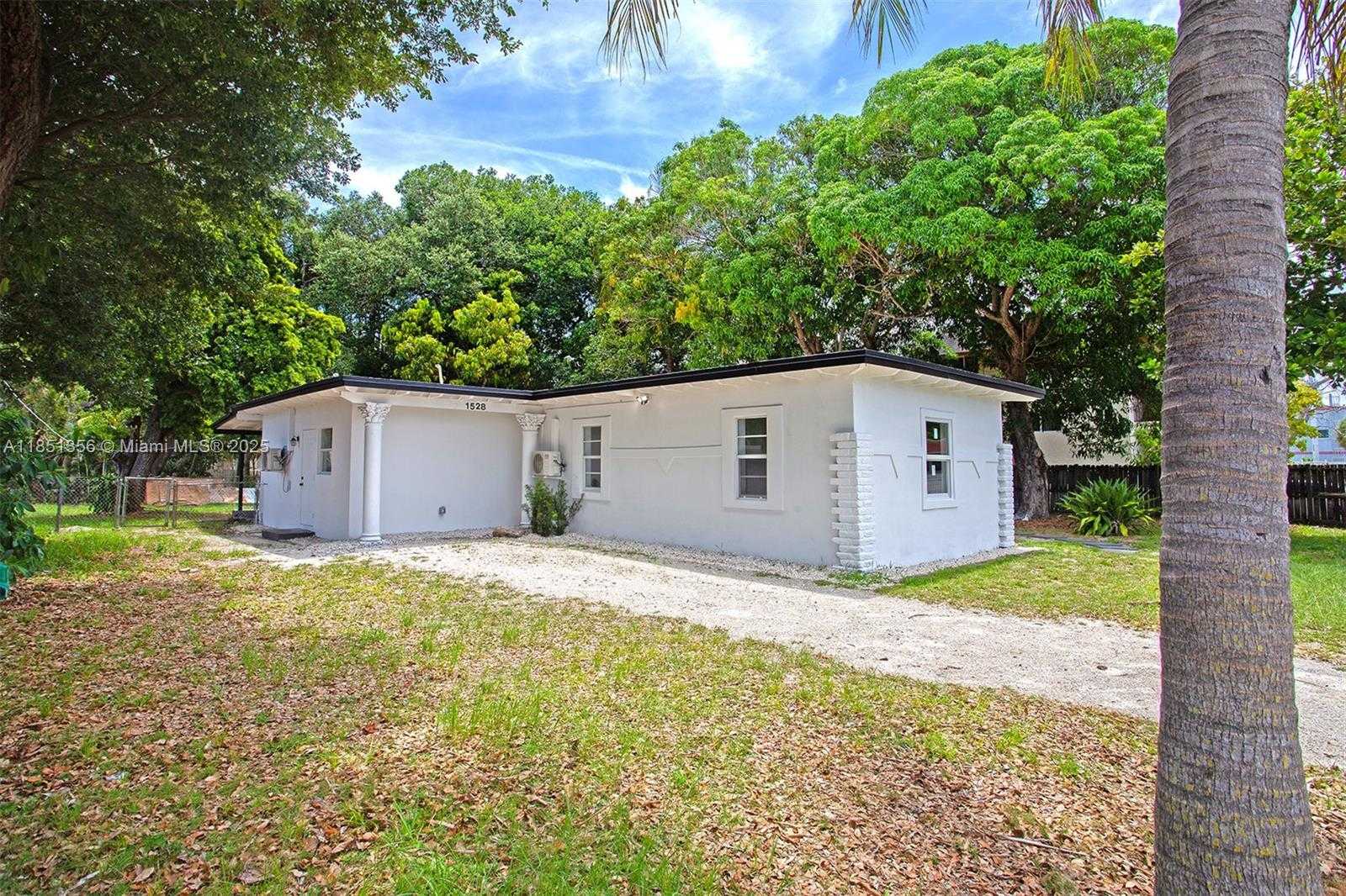 Small Image of 1528 NORTH EAST 145TH ST #B, Miami Number 3