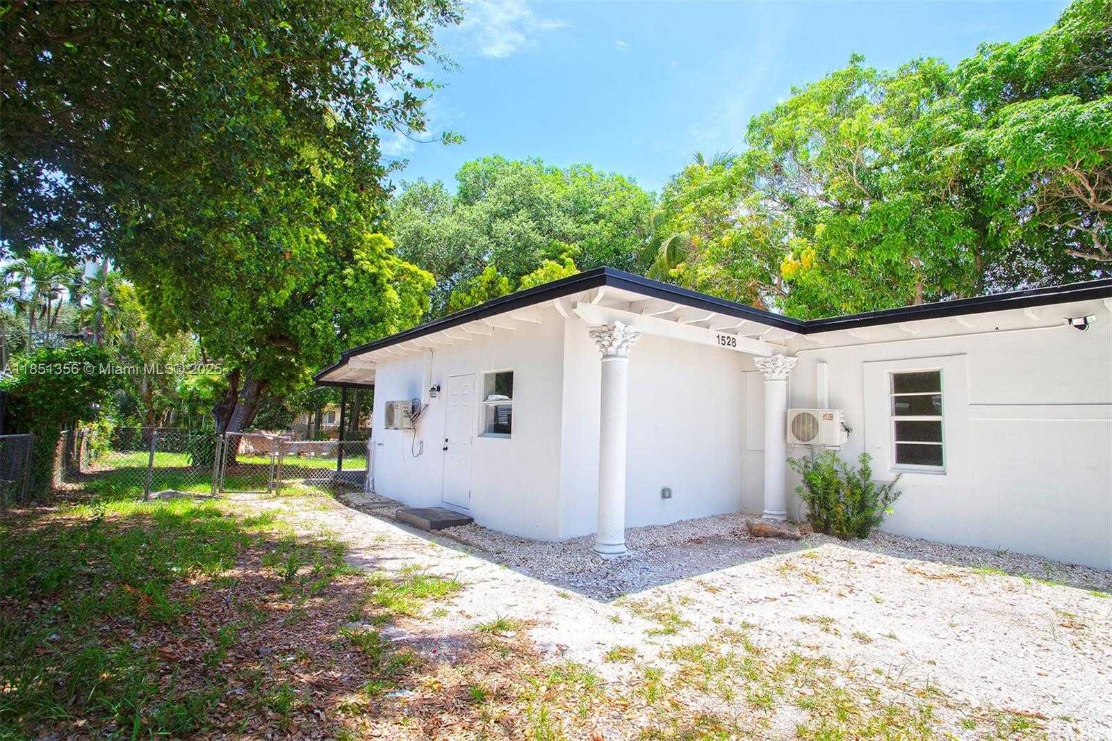 Small Image of 1528 NORTH EAST 145TH ST #B, Miami Number 4