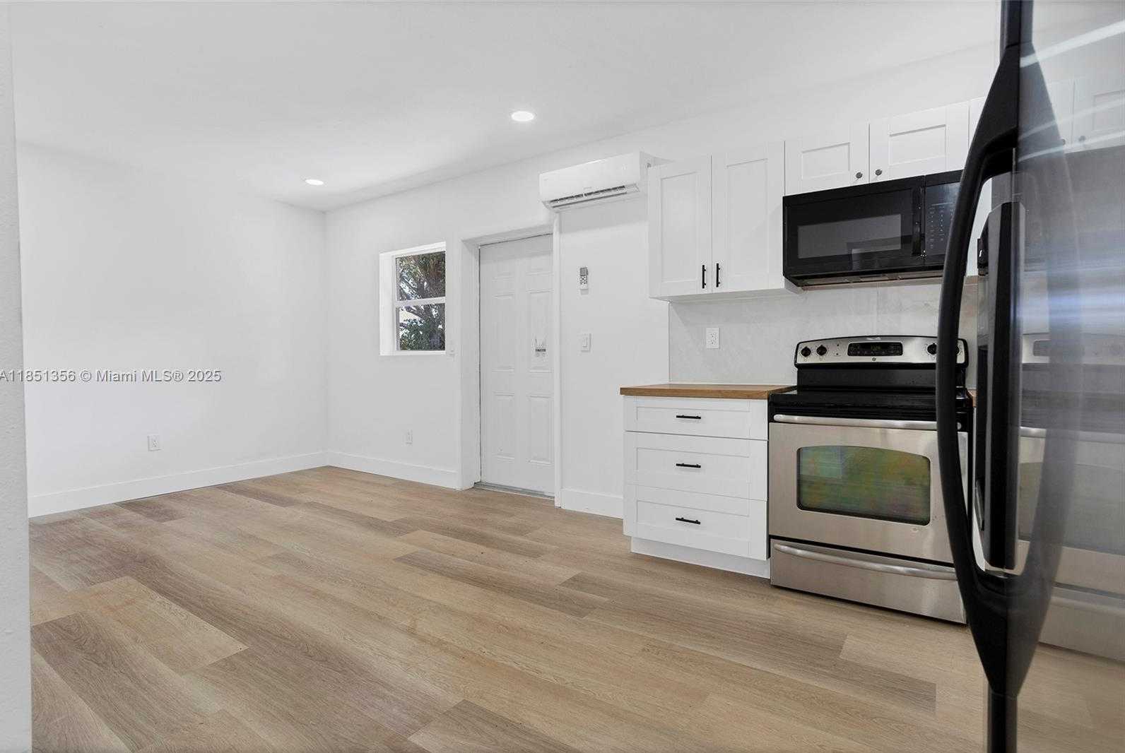 Small Image of 1528 NORTH EAST 145TH ST #B, Miami Number 8