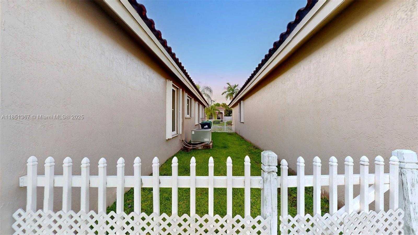 Small Image of 13524 SOUTH WEST 144TH TER, Miami Number 13