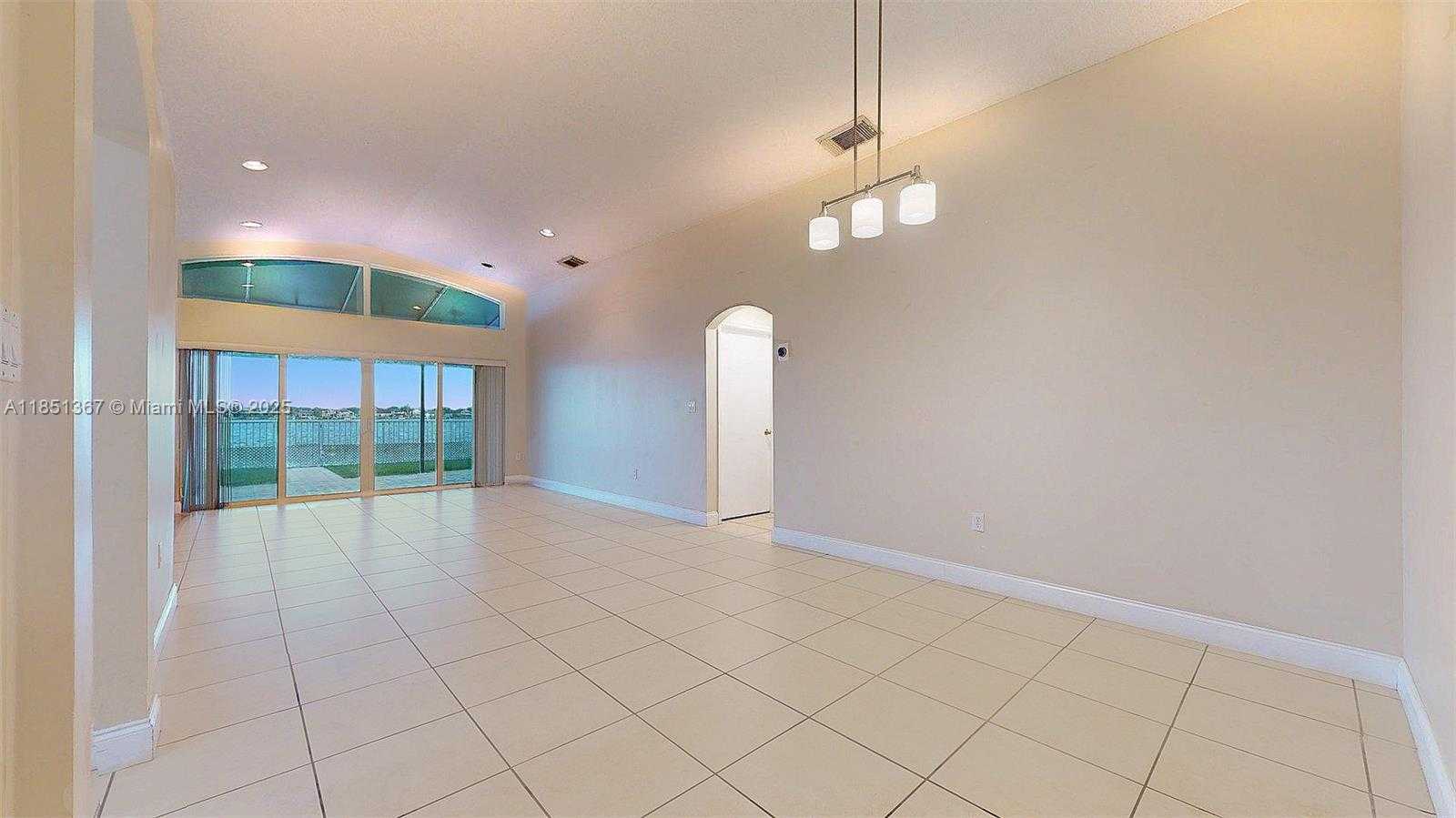 Small Image of 13524 SOUTH WEST 144TH TER, Miami Number 17