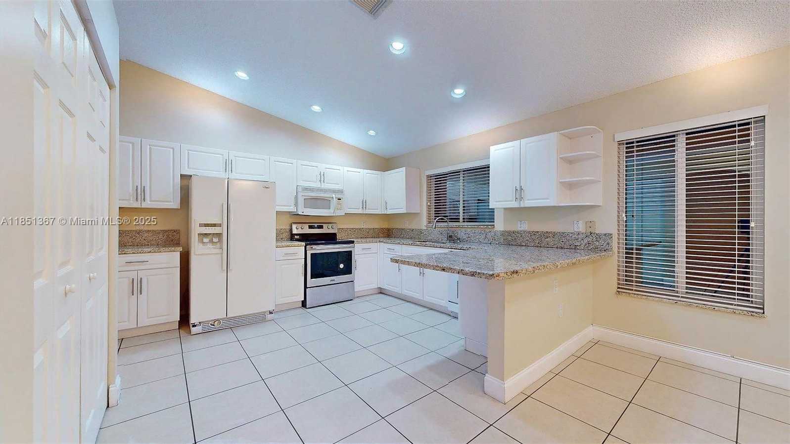 Small Image of 13524 SOUTH WEST 144TH TER, Miami Number 23