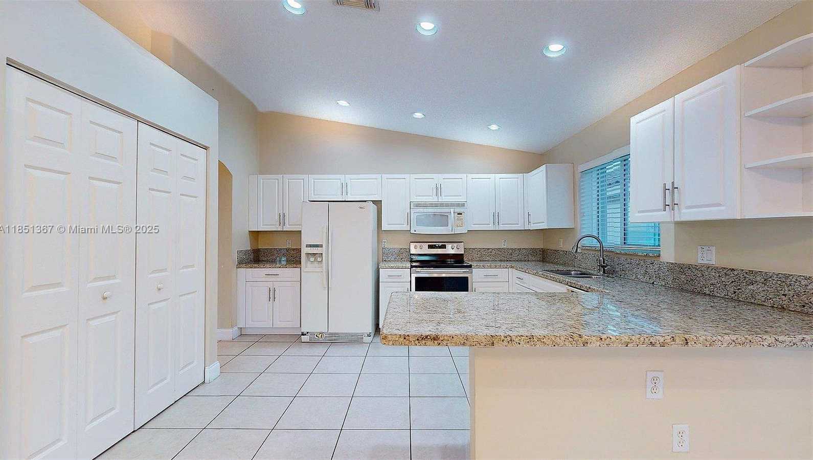 Small Image of 13524 SOUTH WEST 144TH TER, Miami Number 25
