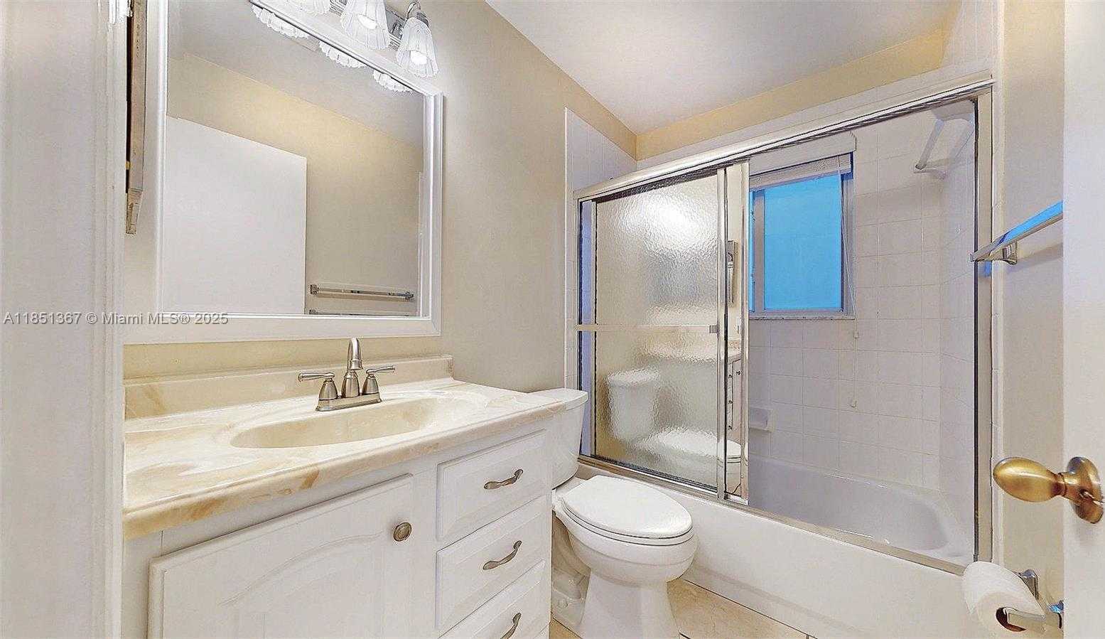 Small Image of 13524 SOUTH WEST 144TH TER, Miami Number 33
