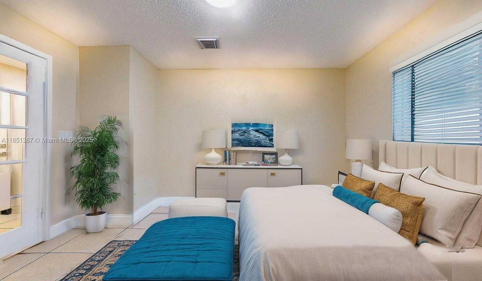 Small Image of 13524 SOUTH WEST 144TH TER, Miami Number 37