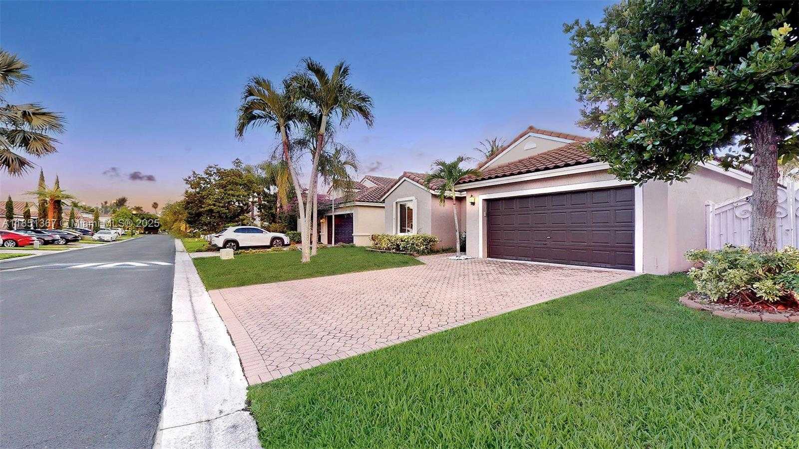 Small Image of 13524 SOUTH WEST 144TH TER, Miami Number 5