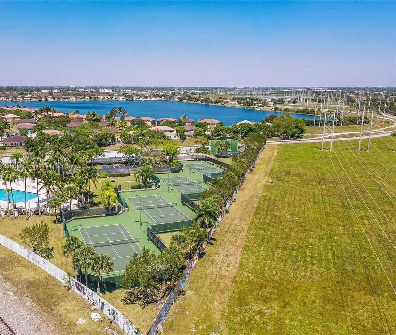 Small Image of 13524 SOUTH WEST 144TH TER, Miami Number 54
