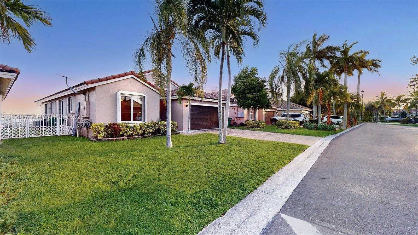 Small Image of 13524 SOUTH WEST 144TH TER, Miami Number 6