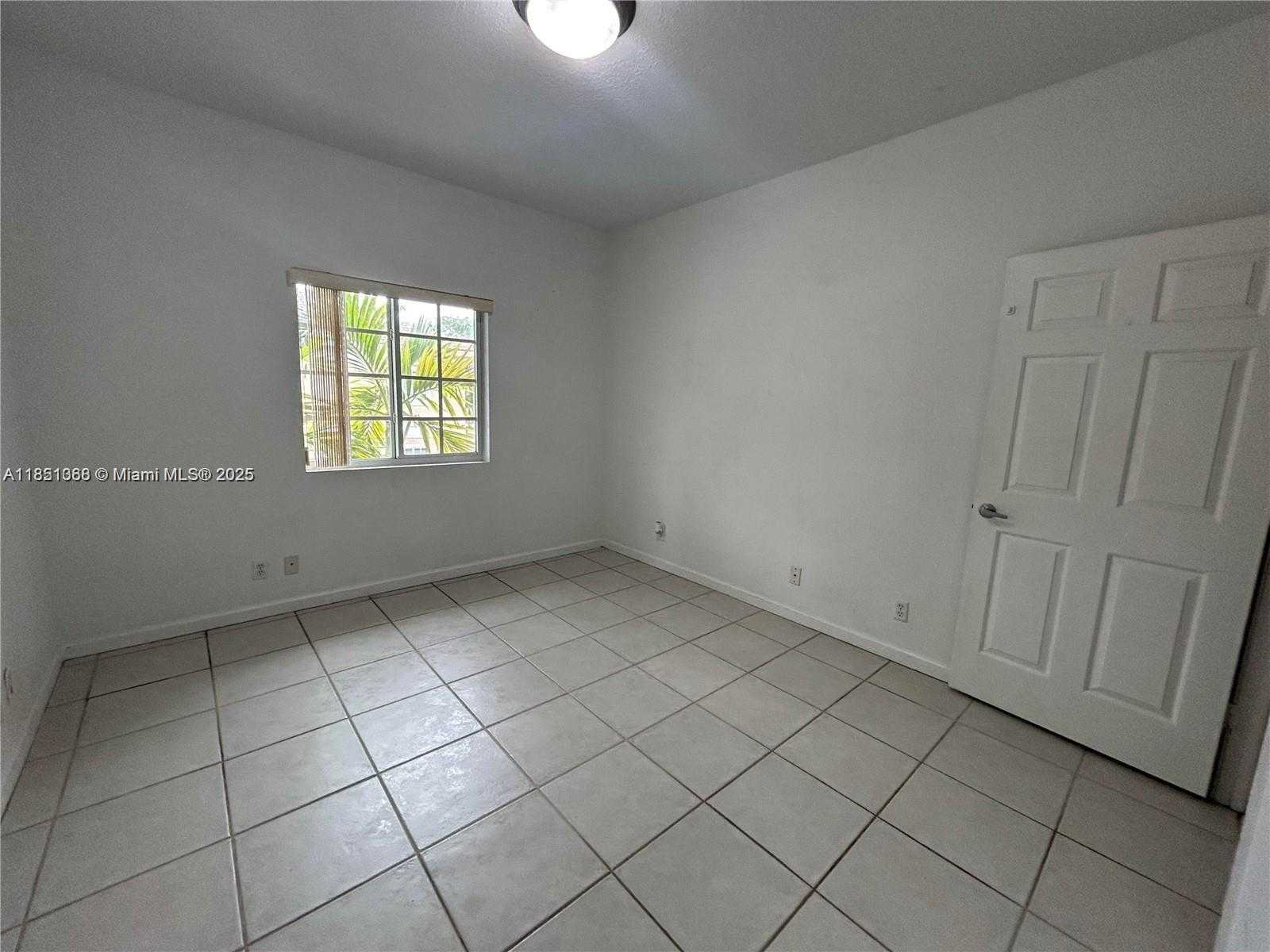 Small Image of 4802 WASHINGTON ST #10, Hollywood Number 10