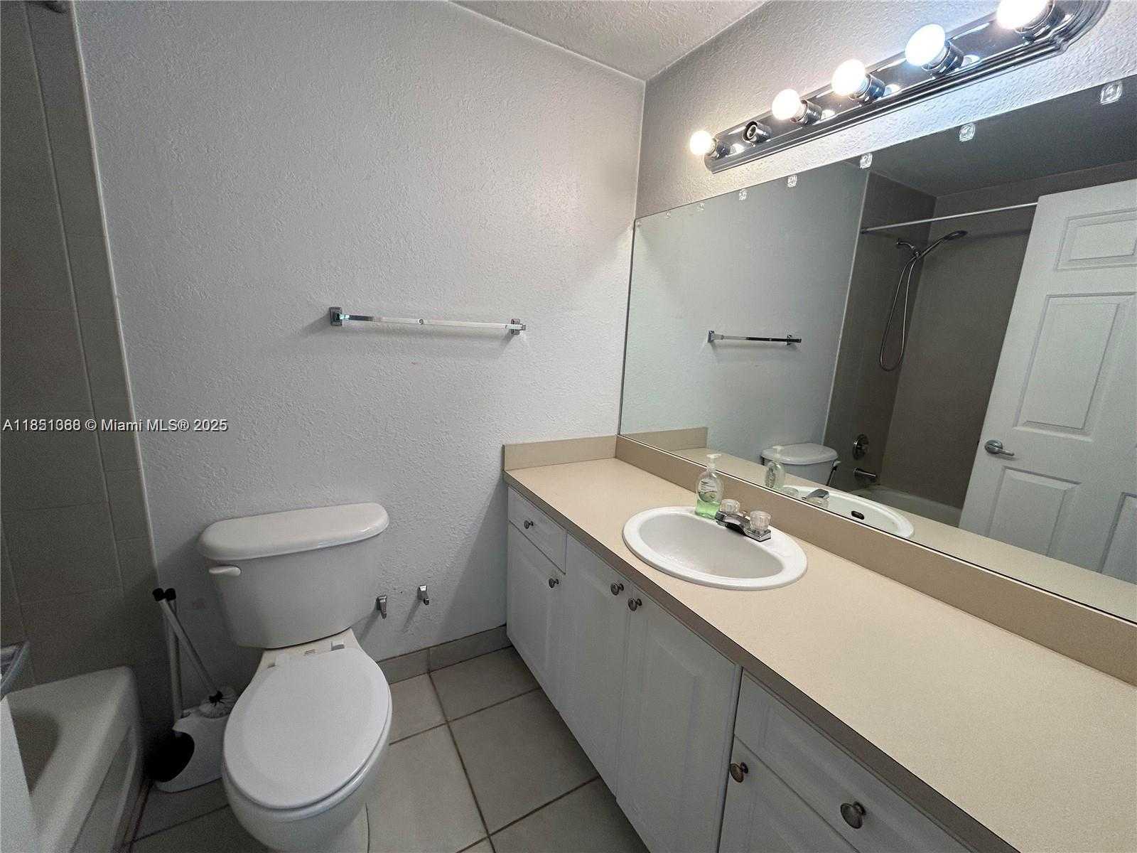 Small Image of 4802 WASHINGTON ST #10, Hollywood Number 14