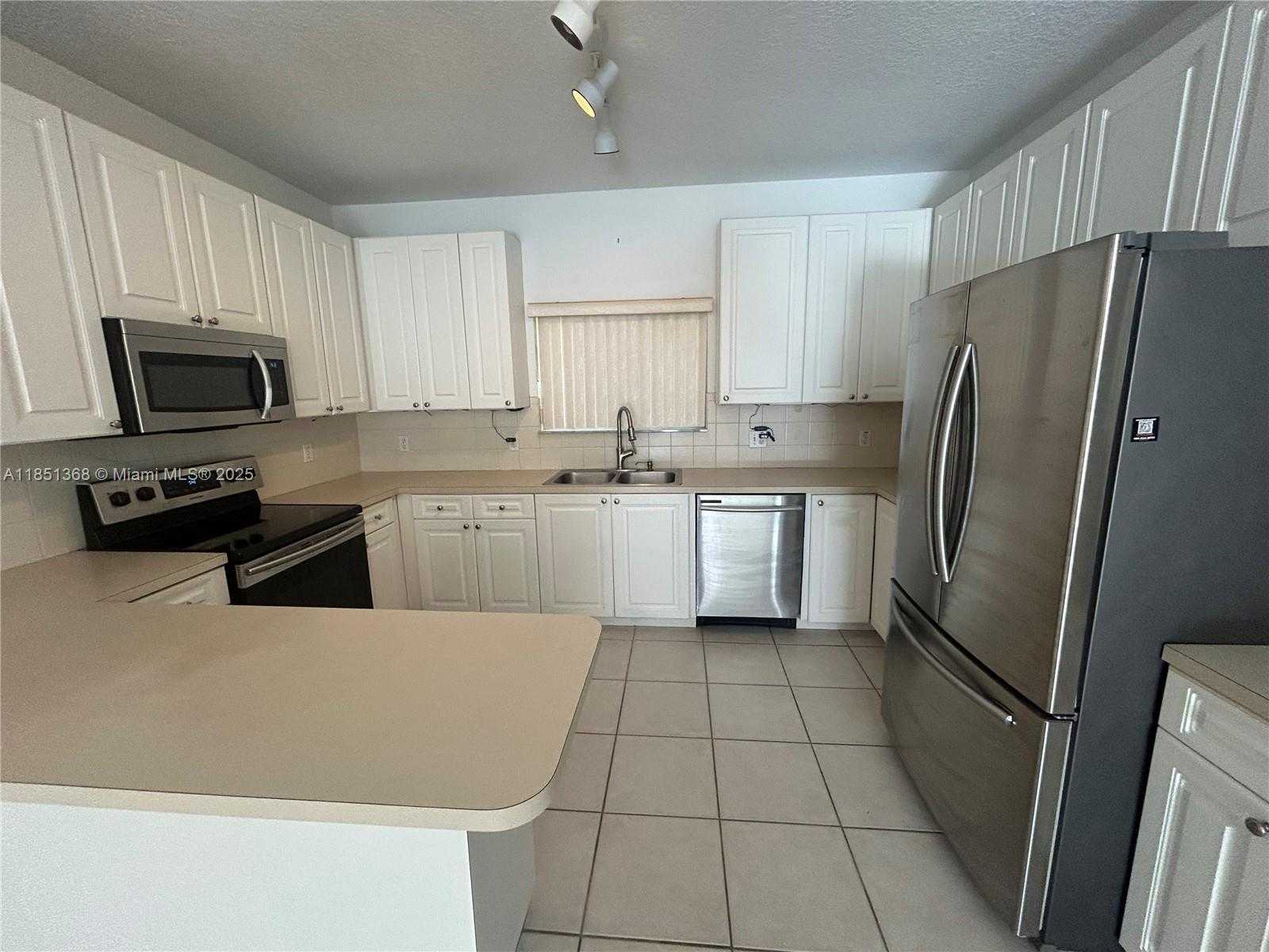 Small Image of 4802 WASHINGTON ST #10, Hollywood Number 3