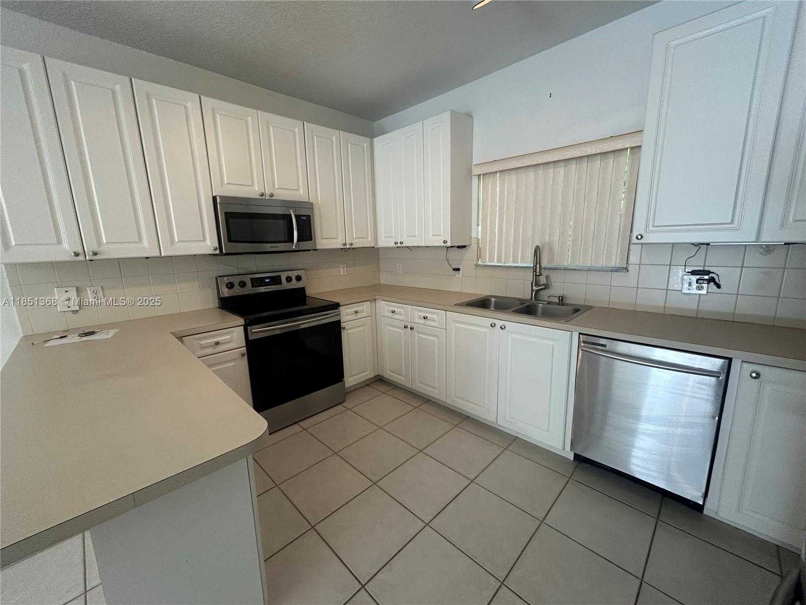 Small Image of 4802 WASHINGTON ST #10, Hollywood Number 4