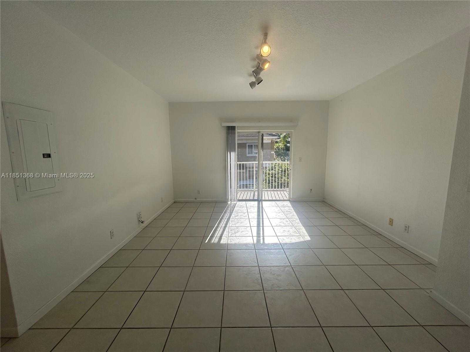 Small Image of 4802 WASHINGTON ST #10, Hollywood Number 5