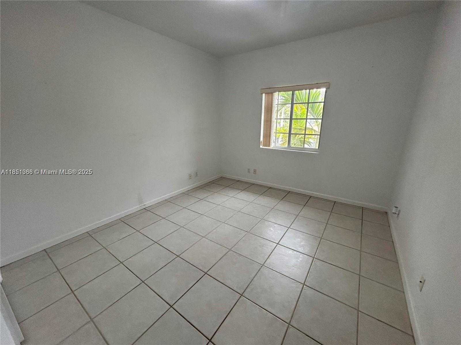 Small Image of 4802 WASHINGTON ST #10, Hollywood Number 9