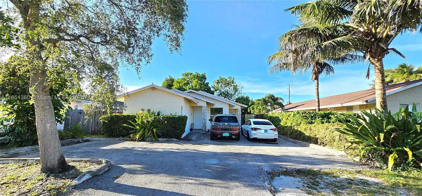 Small Image of 2311 COOLIDGE ST #B, Hollywood Number 2
