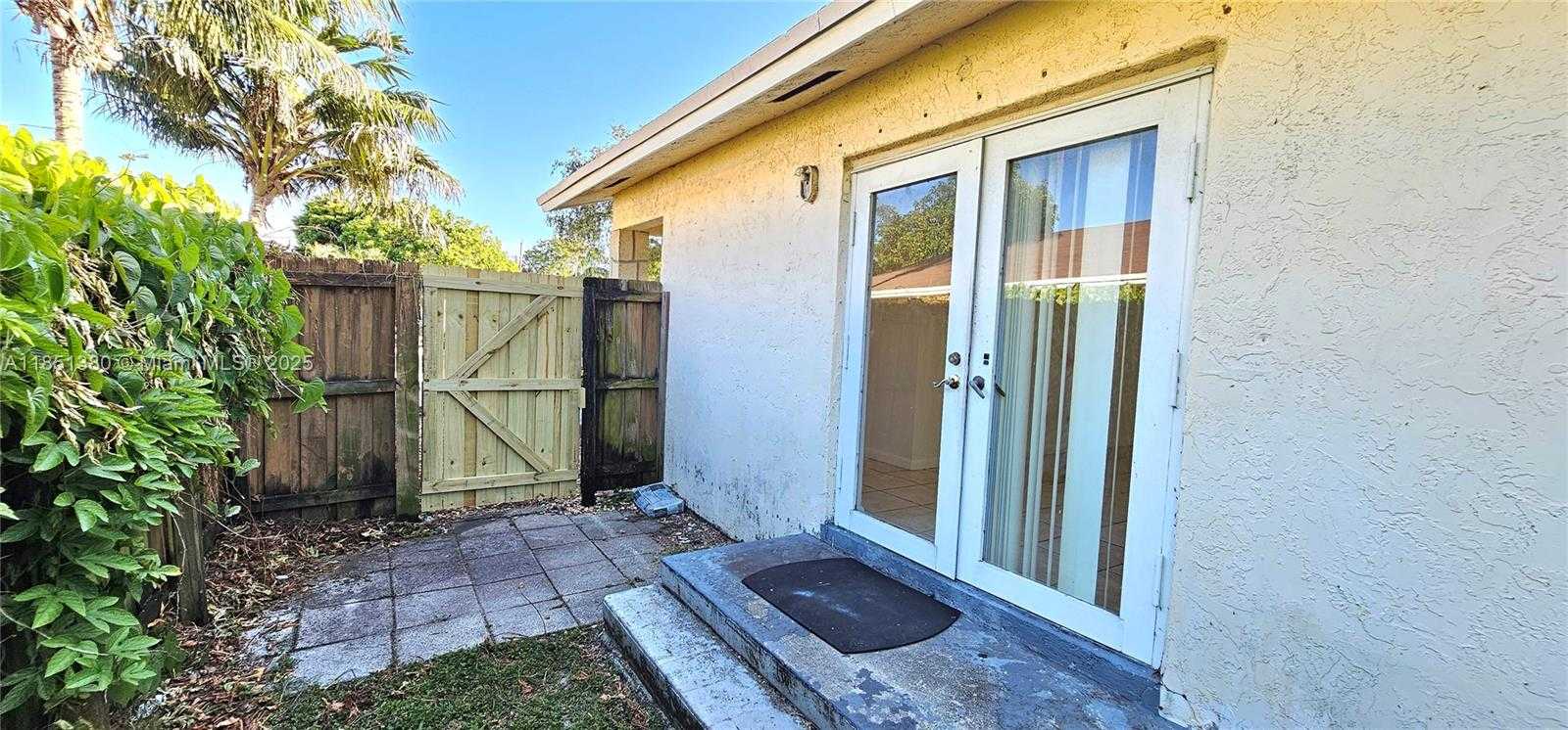 Small Image of 2311 COOLIDGE ST #B, Hollywood Number 26
