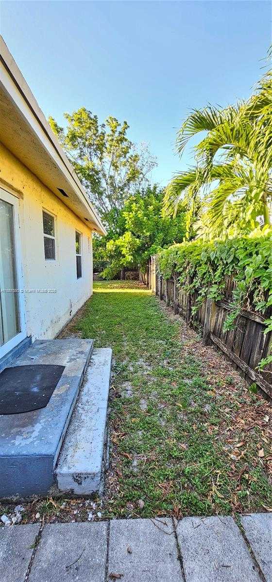 Small Image of 2311 COOLIDGE ST #B, Hollywood Number 27