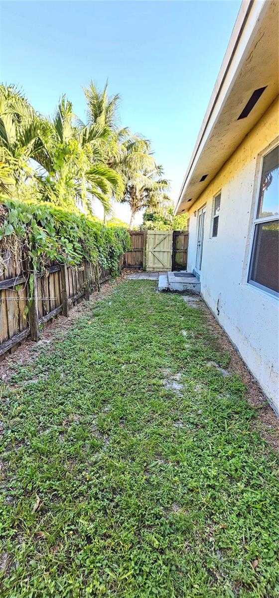 Small Image of 2311 COOLIDGE ST #B, Hollywood Number 31