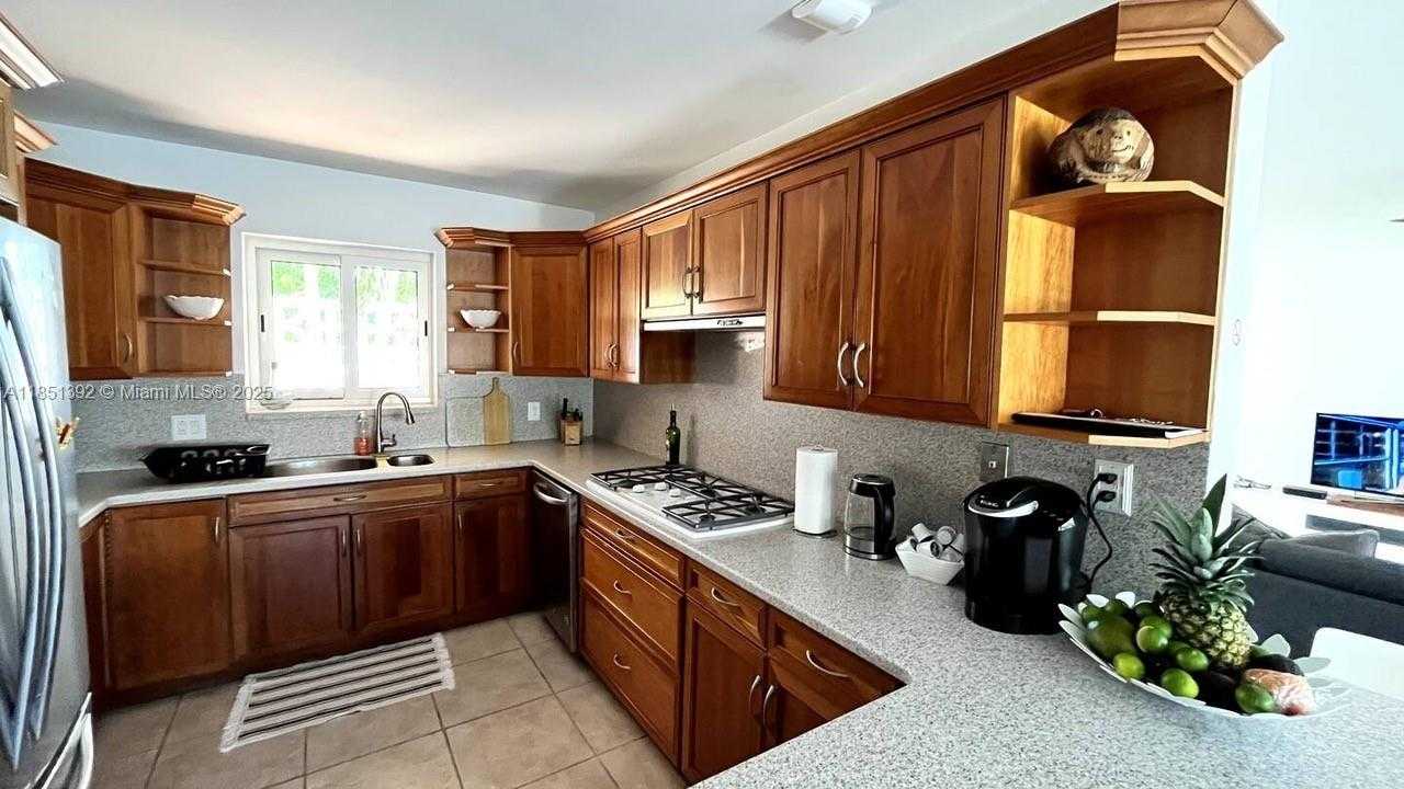 Small Image of 2424 SOUTH EAST 9TH ST #2424, Pompano Beach Number 21
