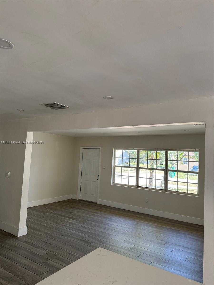 Small Image of 1767 NORTH WEST 93RD ST, Miami Number 13