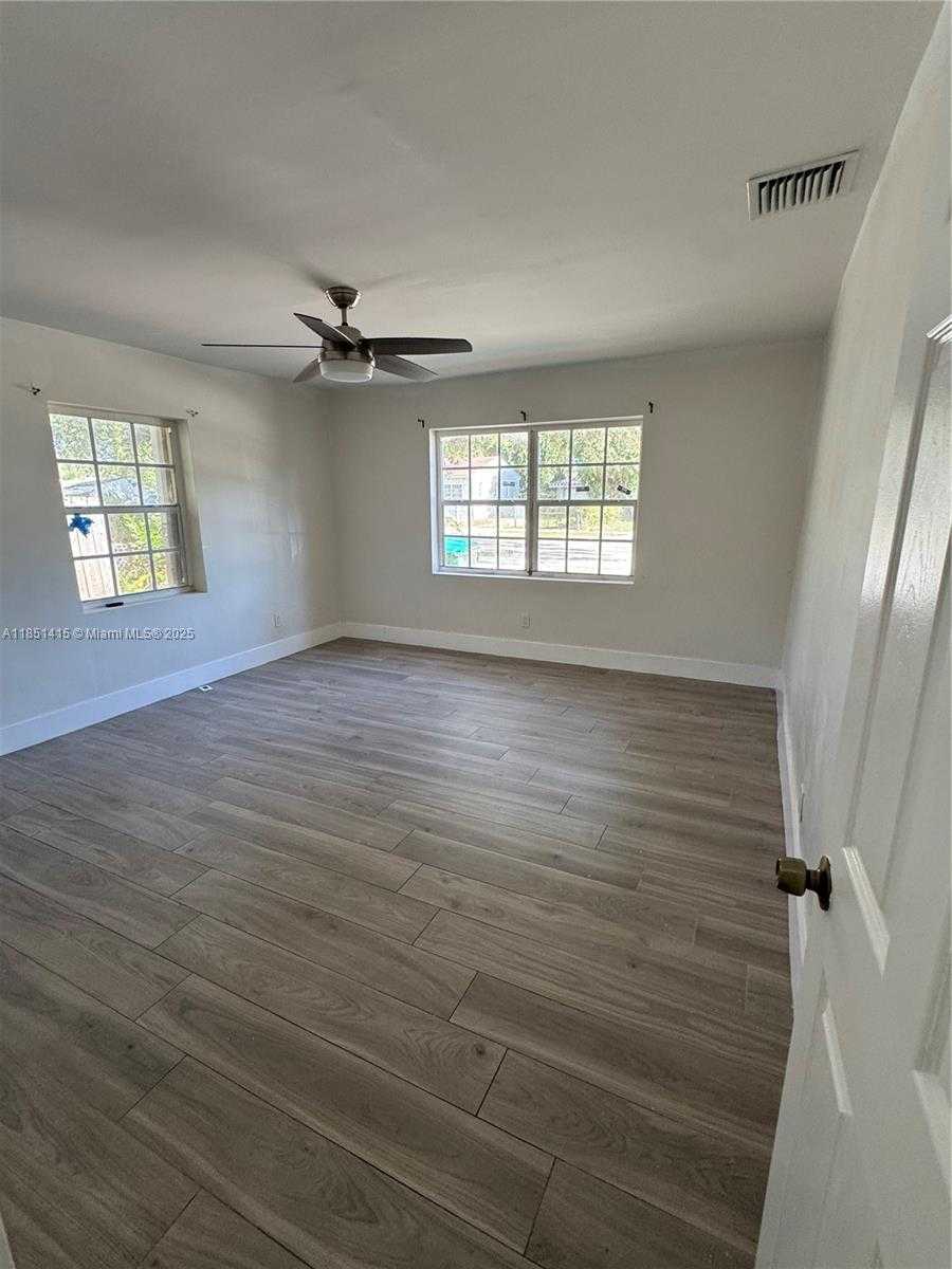 Small Image of 1767 NORTH WEST 93RD ST, Miami Number 23