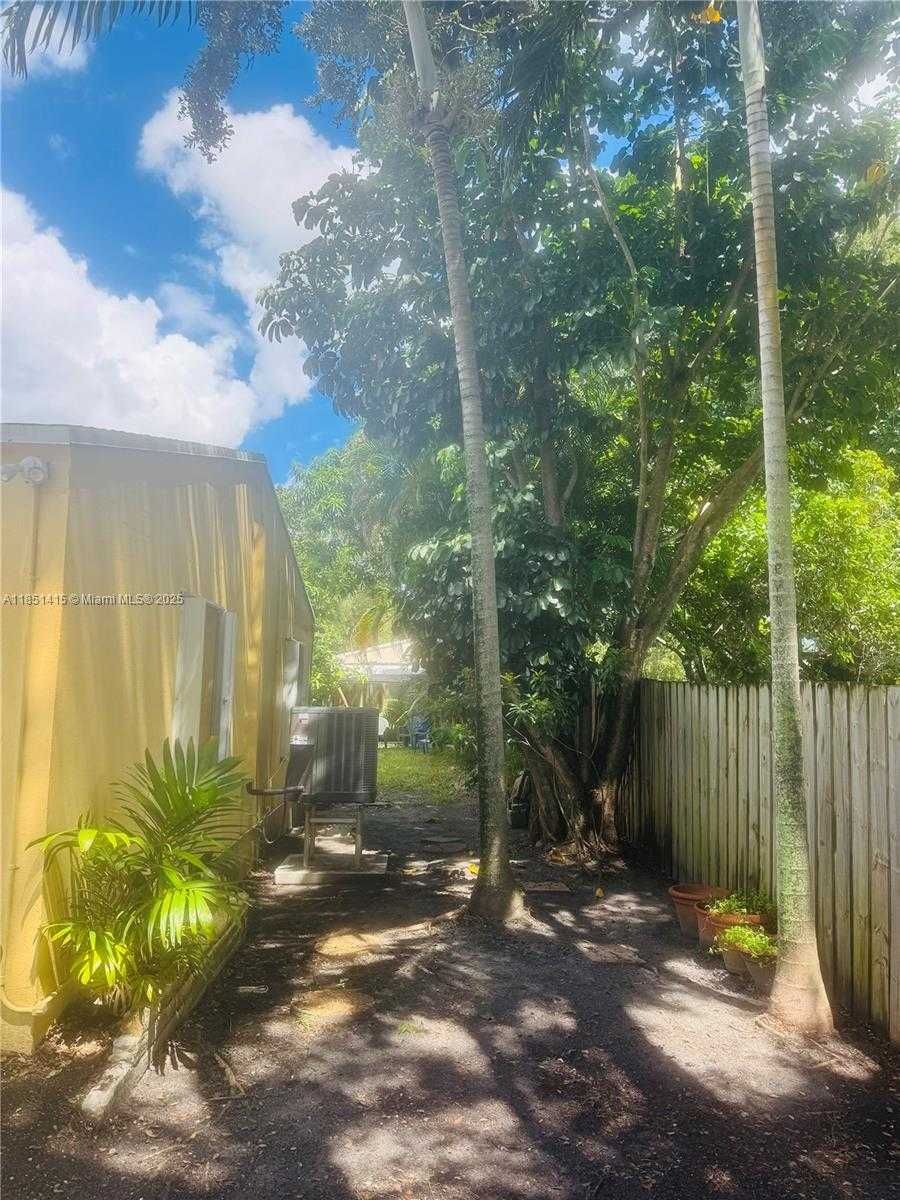 Small Image of 1767 NORTH WEST 93RD ST, Miami Number 29