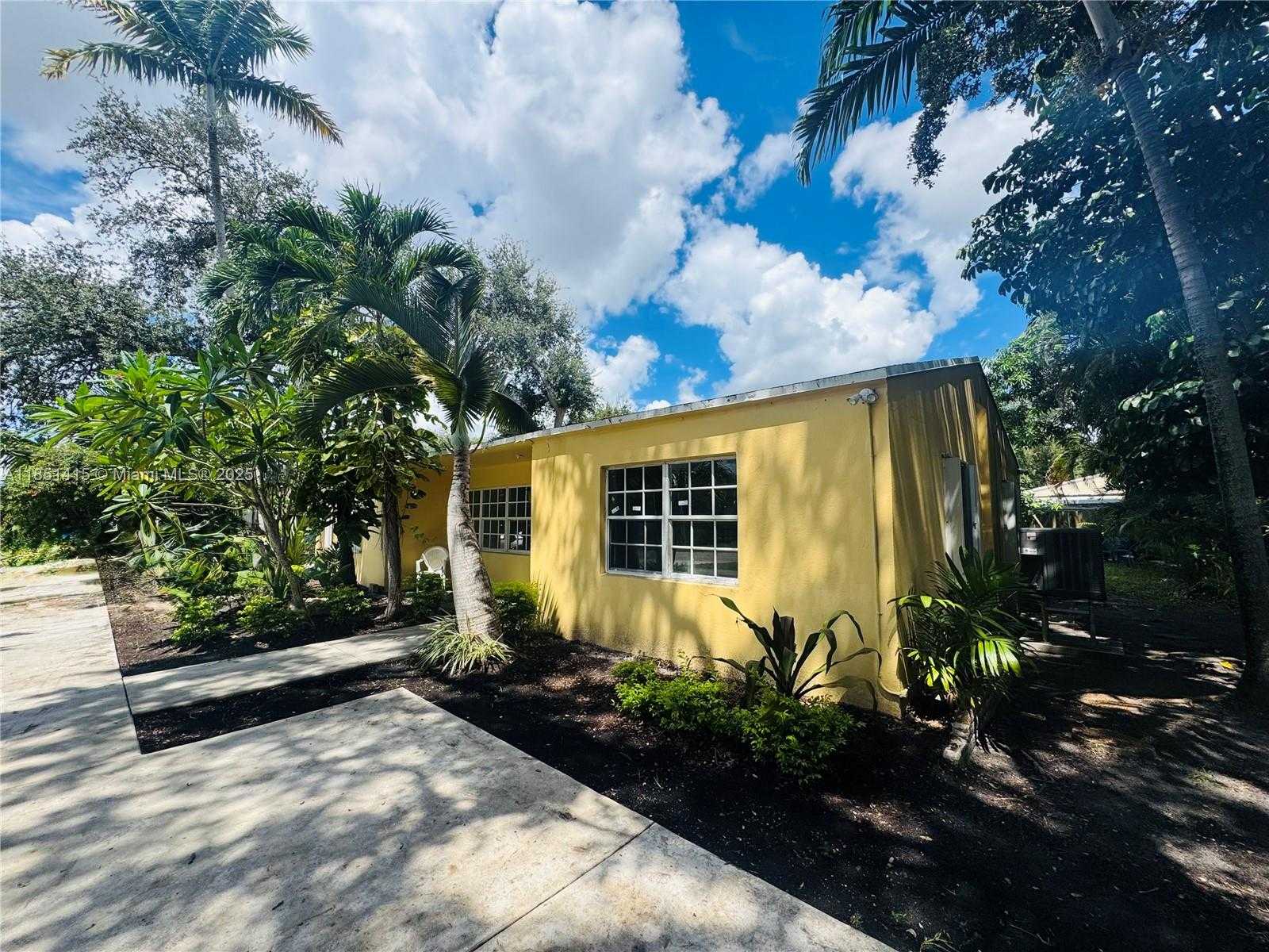 Small Image of 1767 NORTH WEST 93RD ST, Miami Number 30