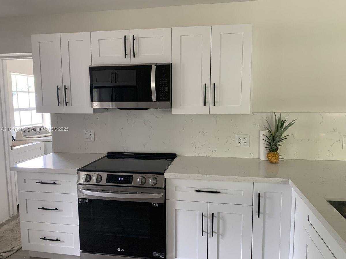 Small Image of 1767 NORTH WEST 93RD ST, Miami Number 6