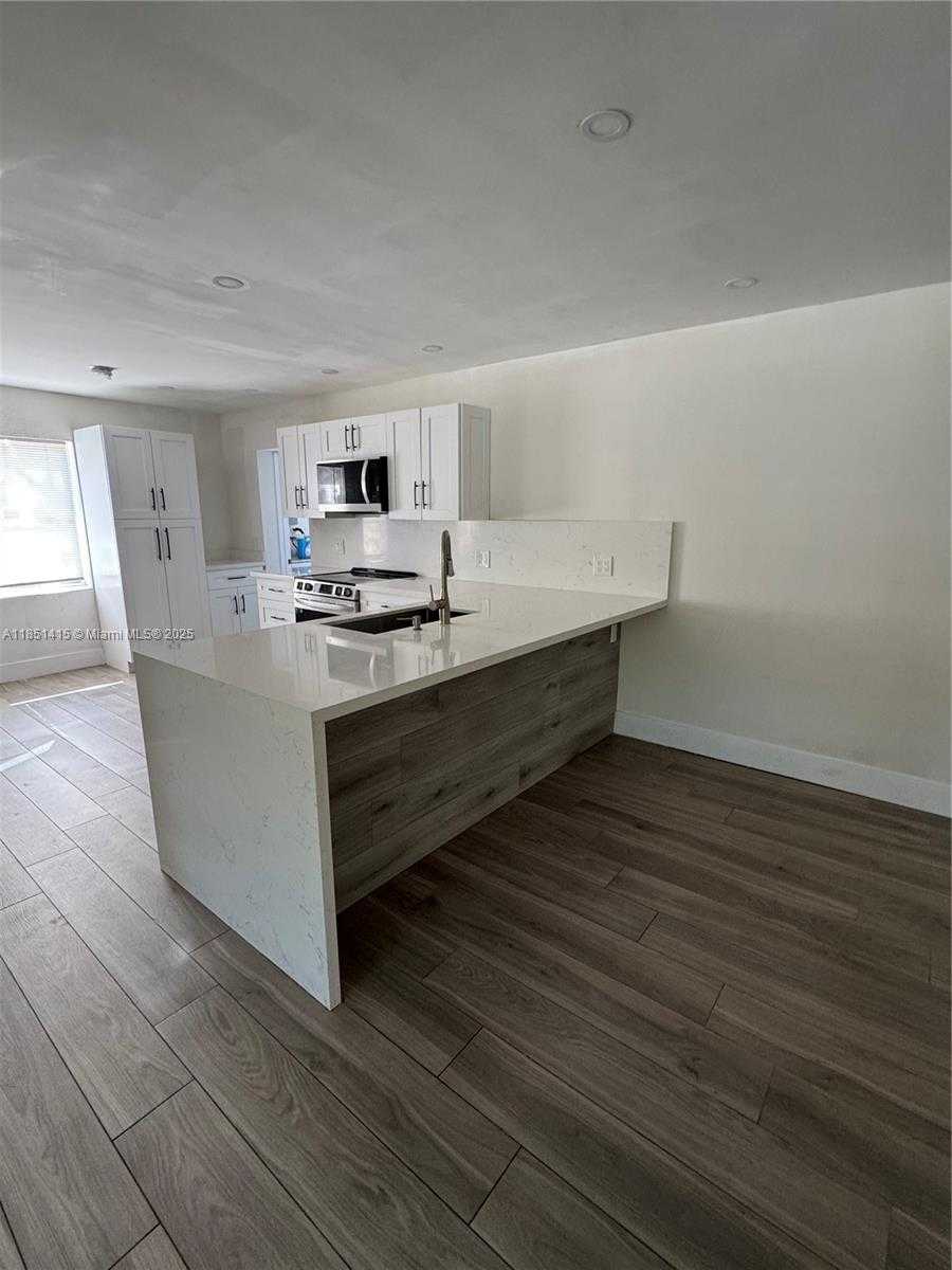 Small Image of 1767 NORTH WEST 93RD ST, Miami Number 7