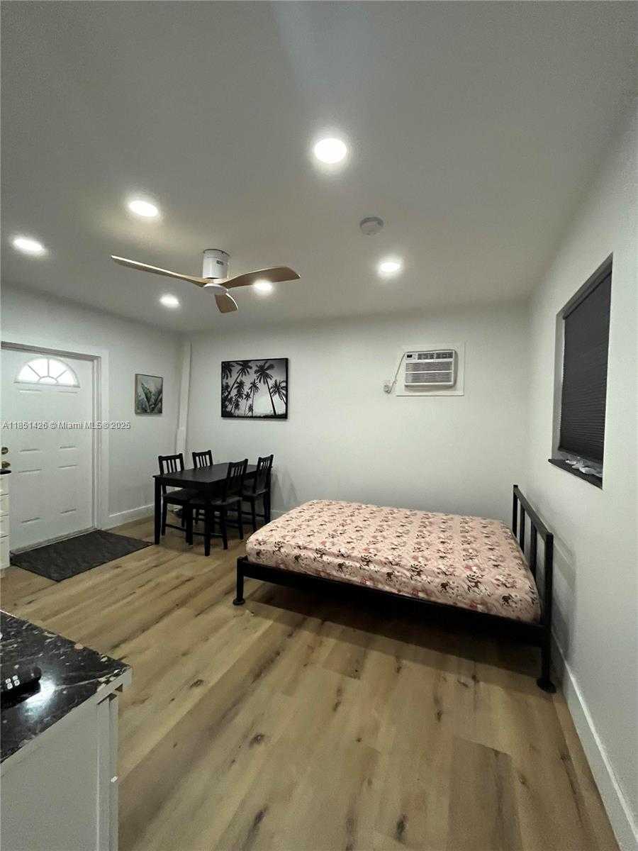 Small Image of 2410 THOMAS ST #3c, Hollywood Number 5