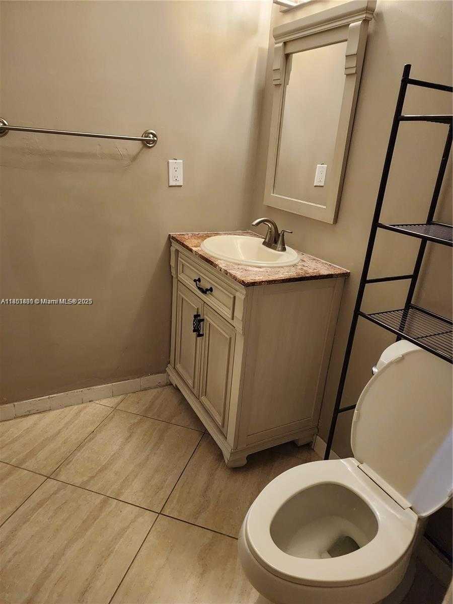 Small Image of 500 THREE ISLANDS BLVD #414, Hallandale Beach Number 11
