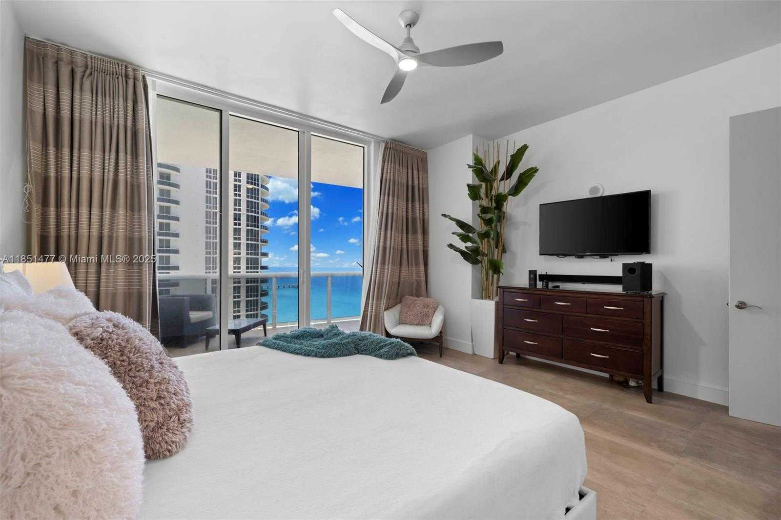 Small Image of 15901 COLLINS AVE #1502, Sunny Isles Beach Number 15