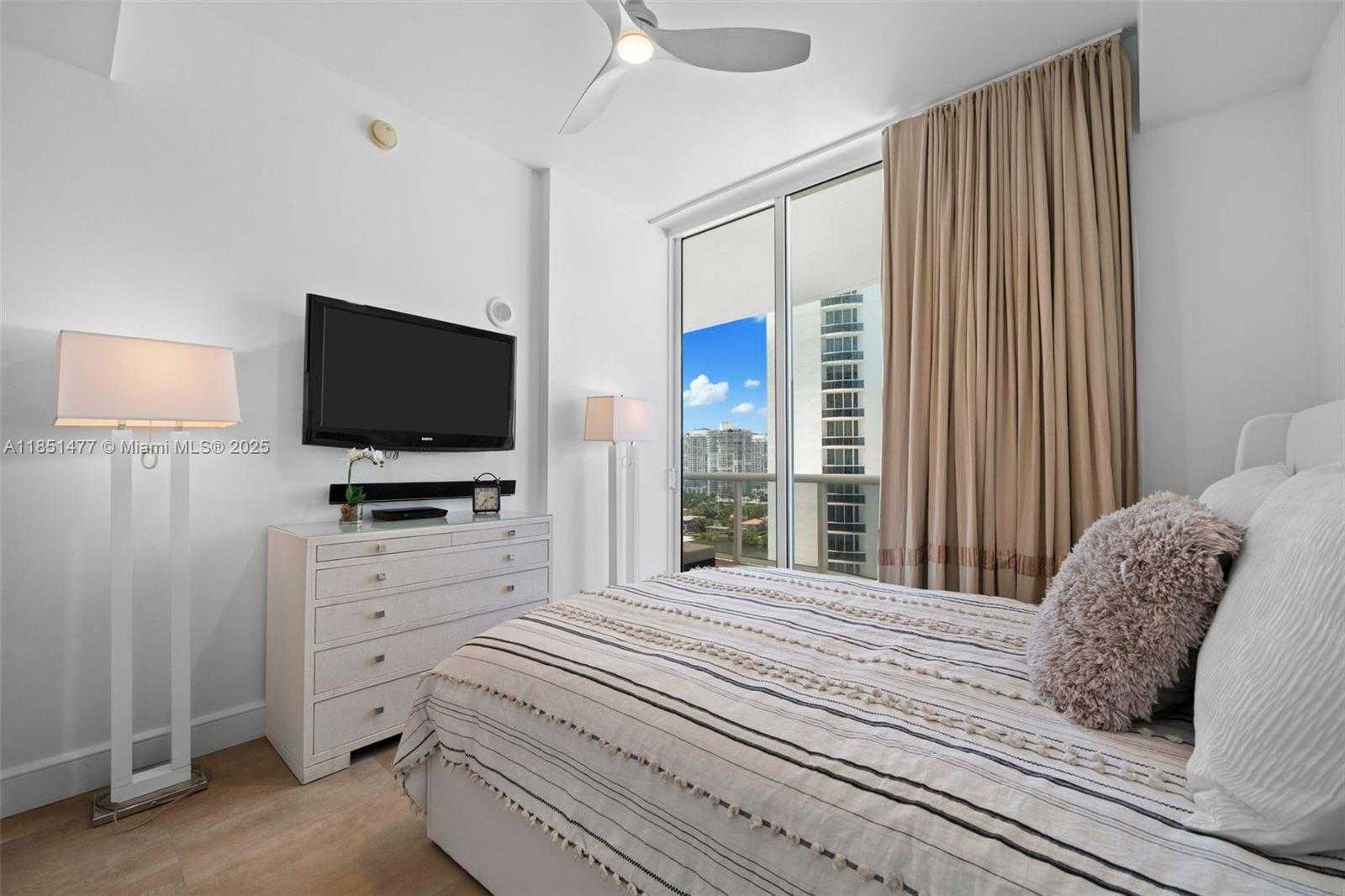 Small Image of 15901 COLLINS AVE #1502, Sunny Isles Beach Number 25