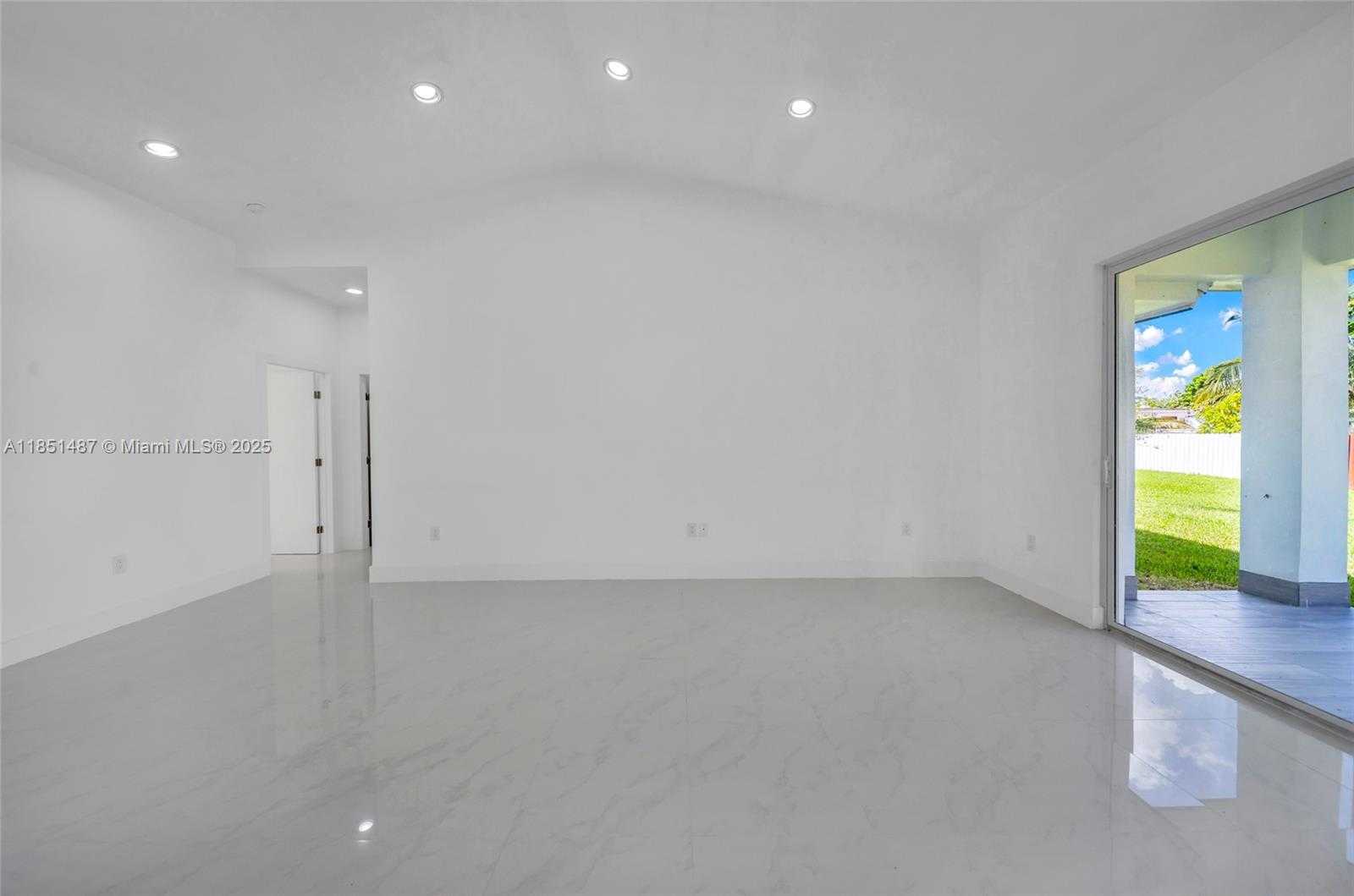 Small Image of 15620 NORTH WEST 39TH CT #15620, Miami Gardens Number 11