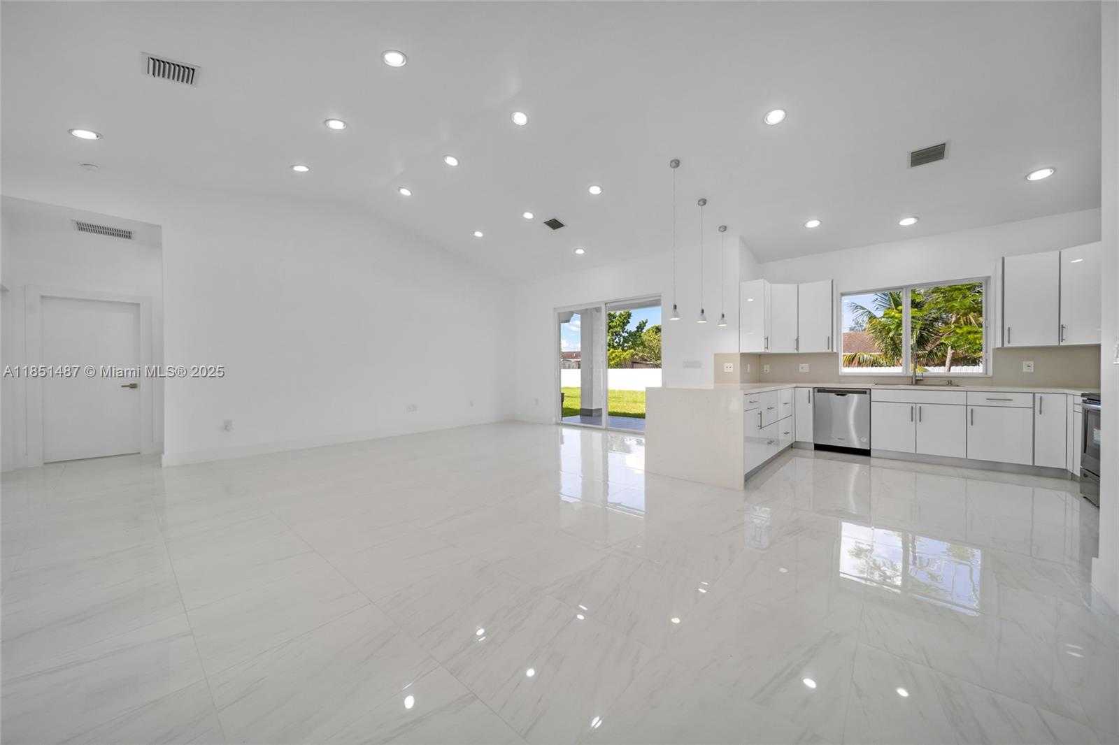Small Image of 15620 NORTH WEST 39TH CT #15620, Miami Gardens Number 12