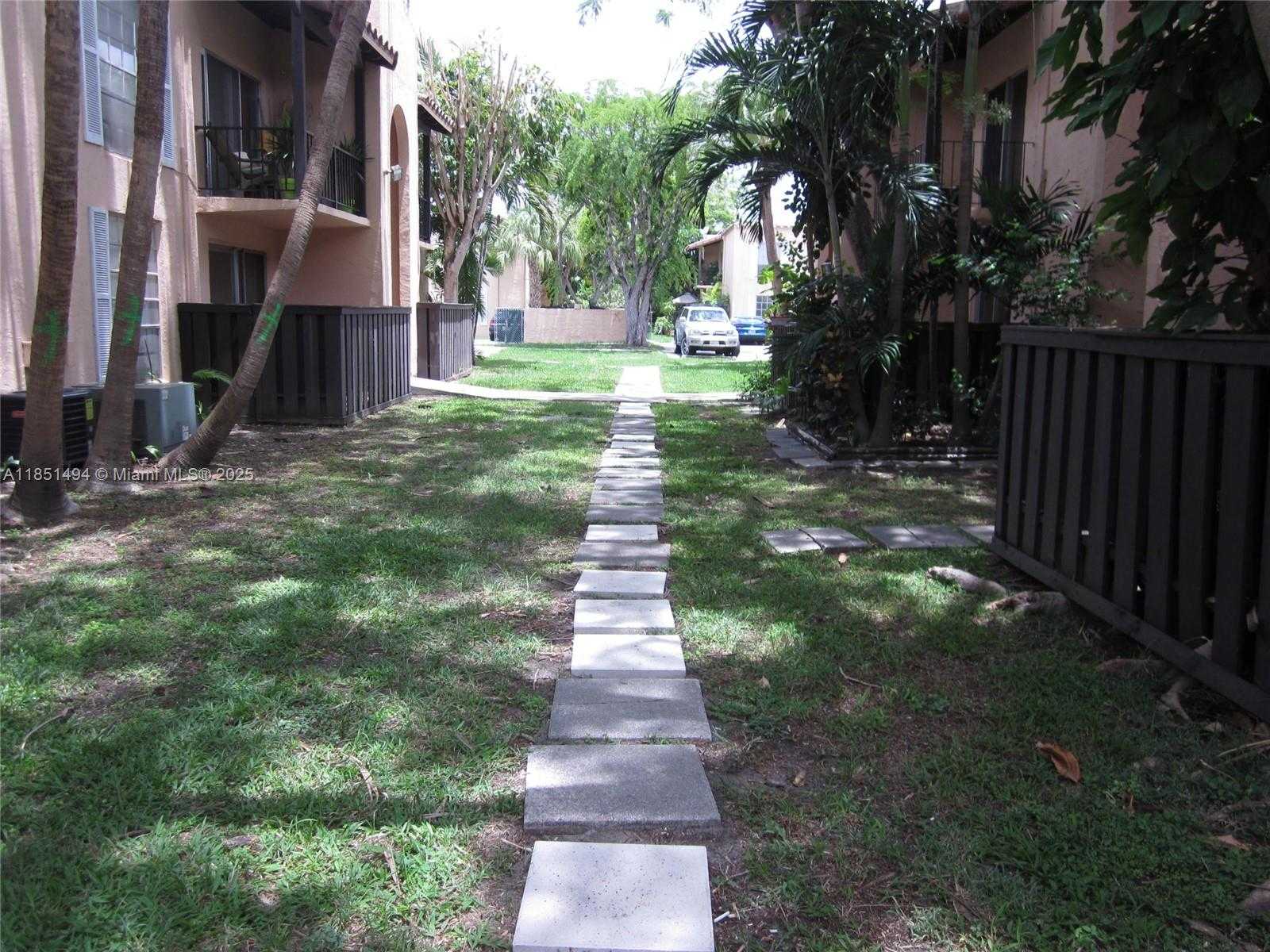 Small Image of 10810 NORTH KENDALL DR #Q-18, Miami Number 17