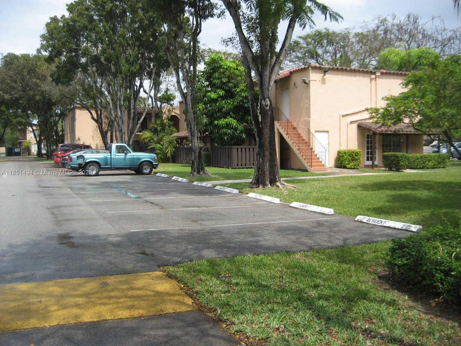 Small Image of 10810 NORTH KENDALL DR #Q-18, Miami Number 19