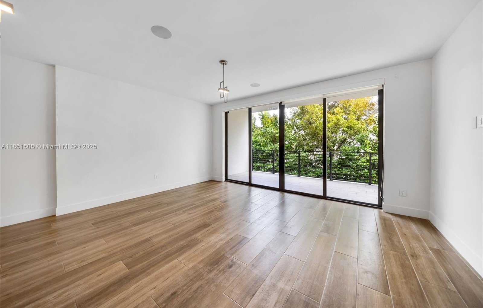 Small Image of 3265 BIRD AVE #202, Miami Number 10