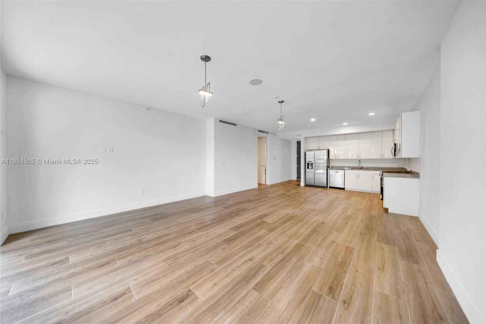 Small Image of 3265 BIRD AVE #202, Miami Number 13