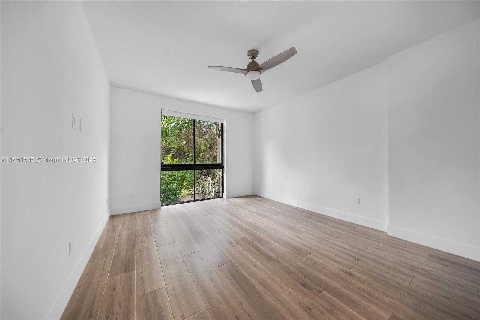 Small Image of 3265 BIRD AVE #202, Miami Number 25