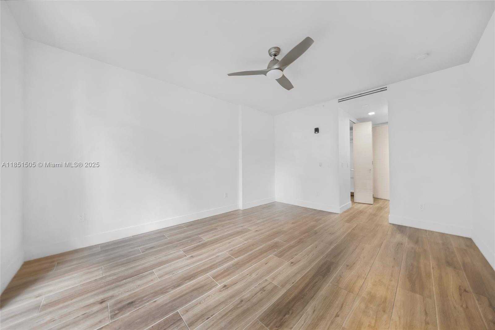 Small Image of 3265 BIRD AVE #202, Miami Number 26
