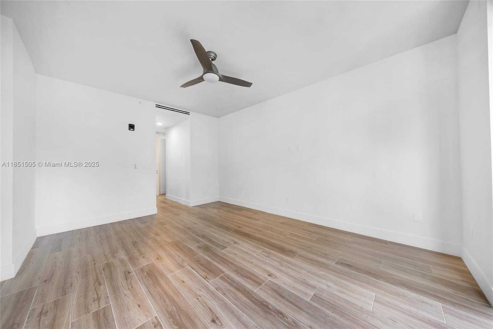 Small Image of 3265 BIRD AVE #202, Miami Number 27