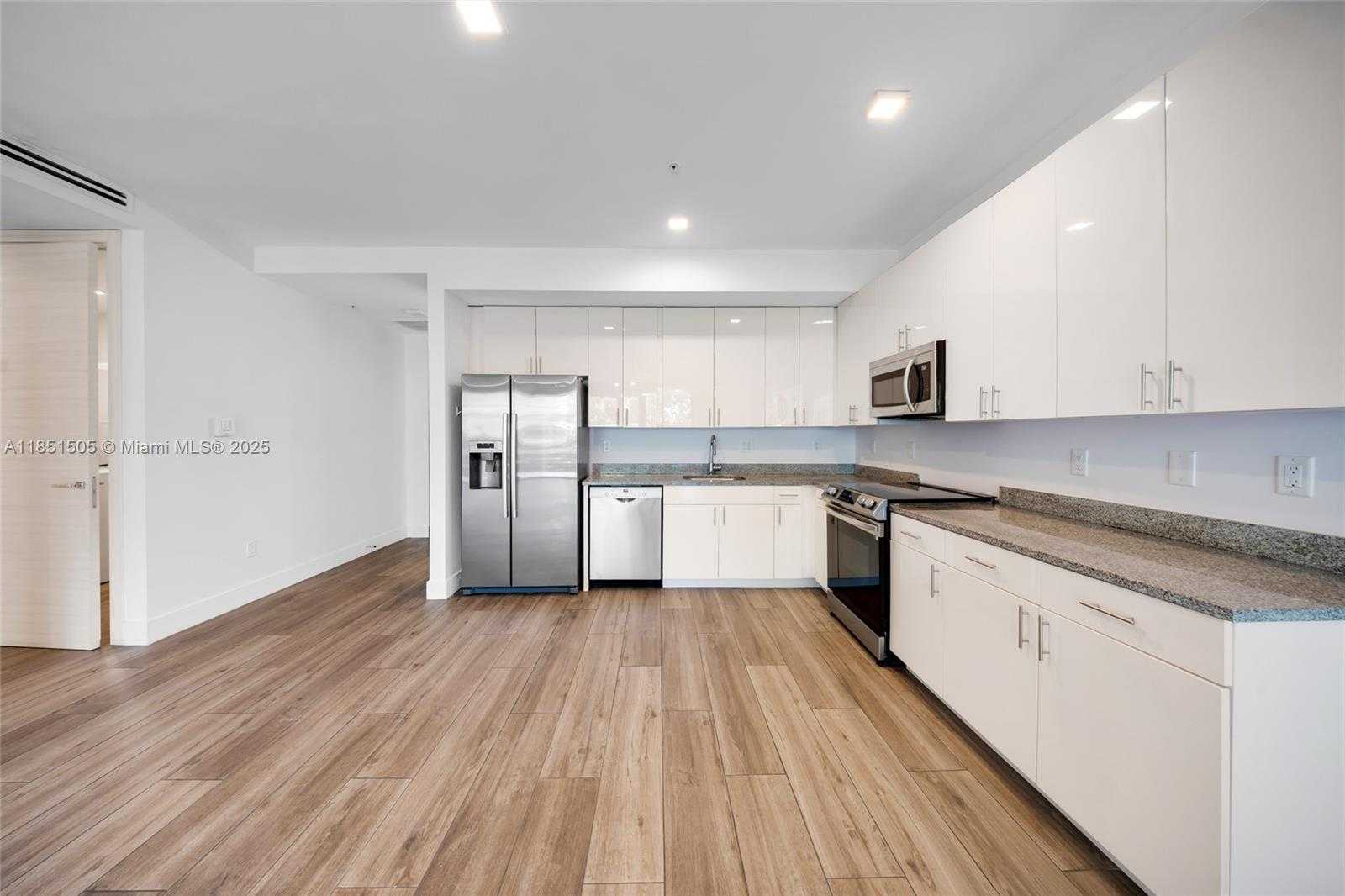 Small Image of 3265 BIRD AVE #202, Miami Number 3