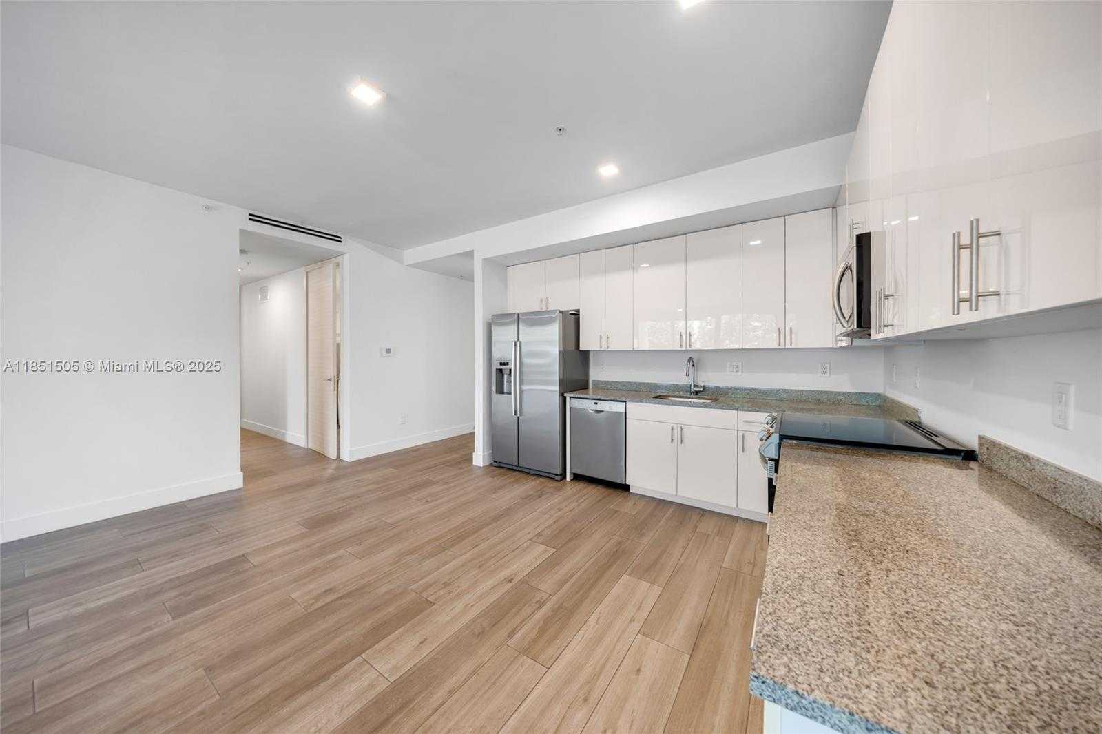 Small Image of 3265 BIRD AVE #202, Miami Number 7