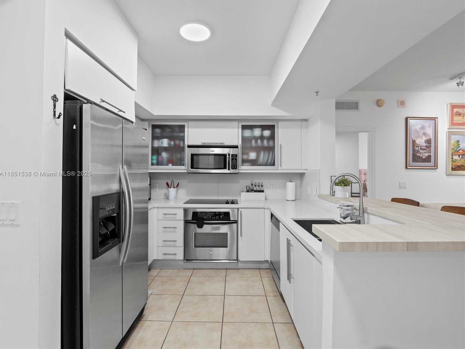 Small Image of 888 SOUTH DOUGLAS RD #302, Coral Gables Number 4